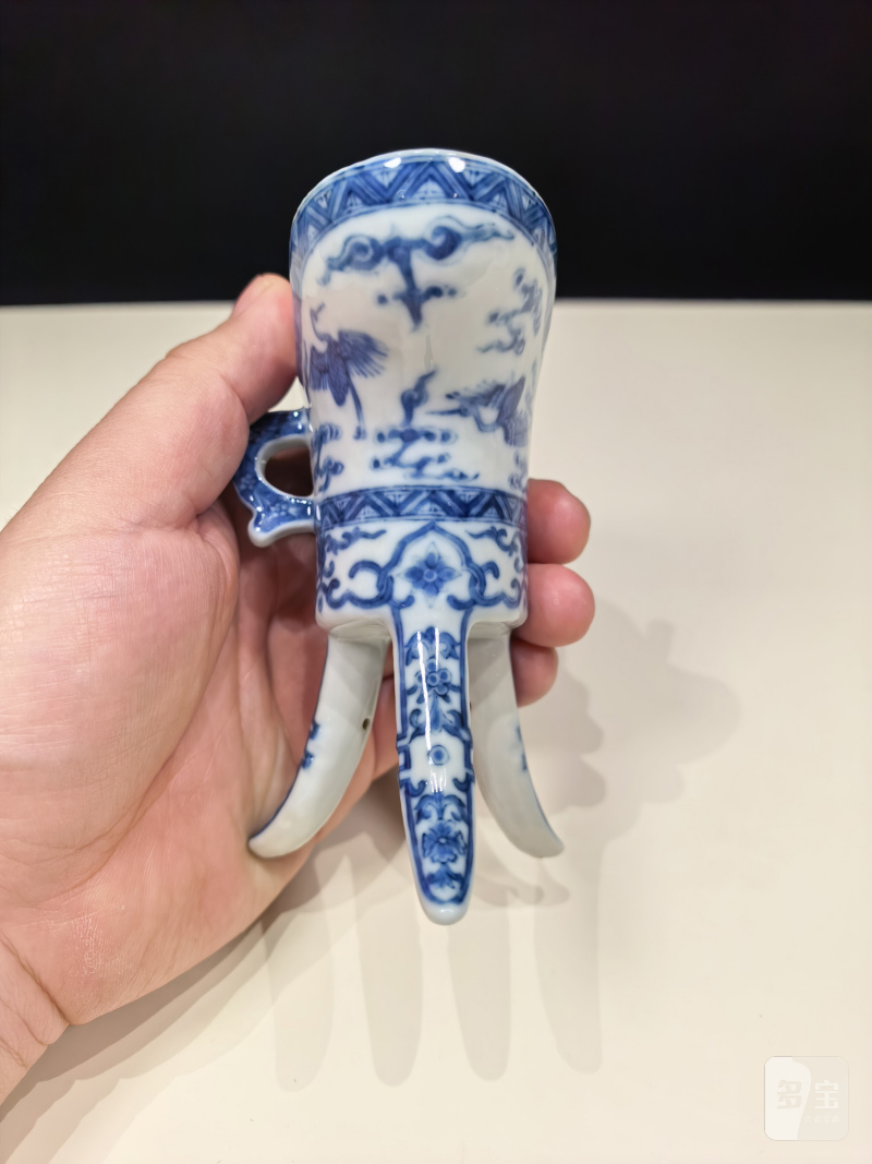 清乾隆 青花云鹤纹爵杯及江山一统爵盘一套 - 图3